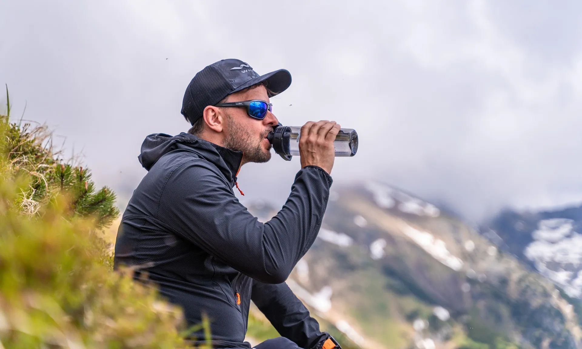 Wiley X - Contend Taktische Brille - Captivate Polarized Blue Mirror/Matte Graphite