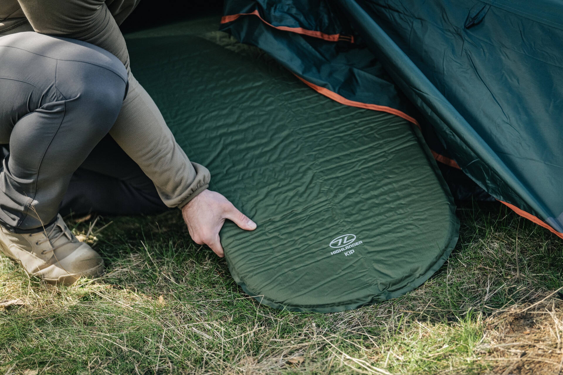 Highlander - Outdoor Kip Mat - Selbstaufblasende Matte - Olive