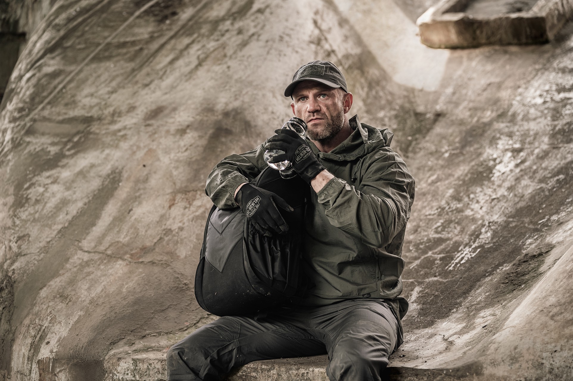 Helikon - Bail Out Bag Fluchtrucksack 25 l Black - mit Ausrüstung