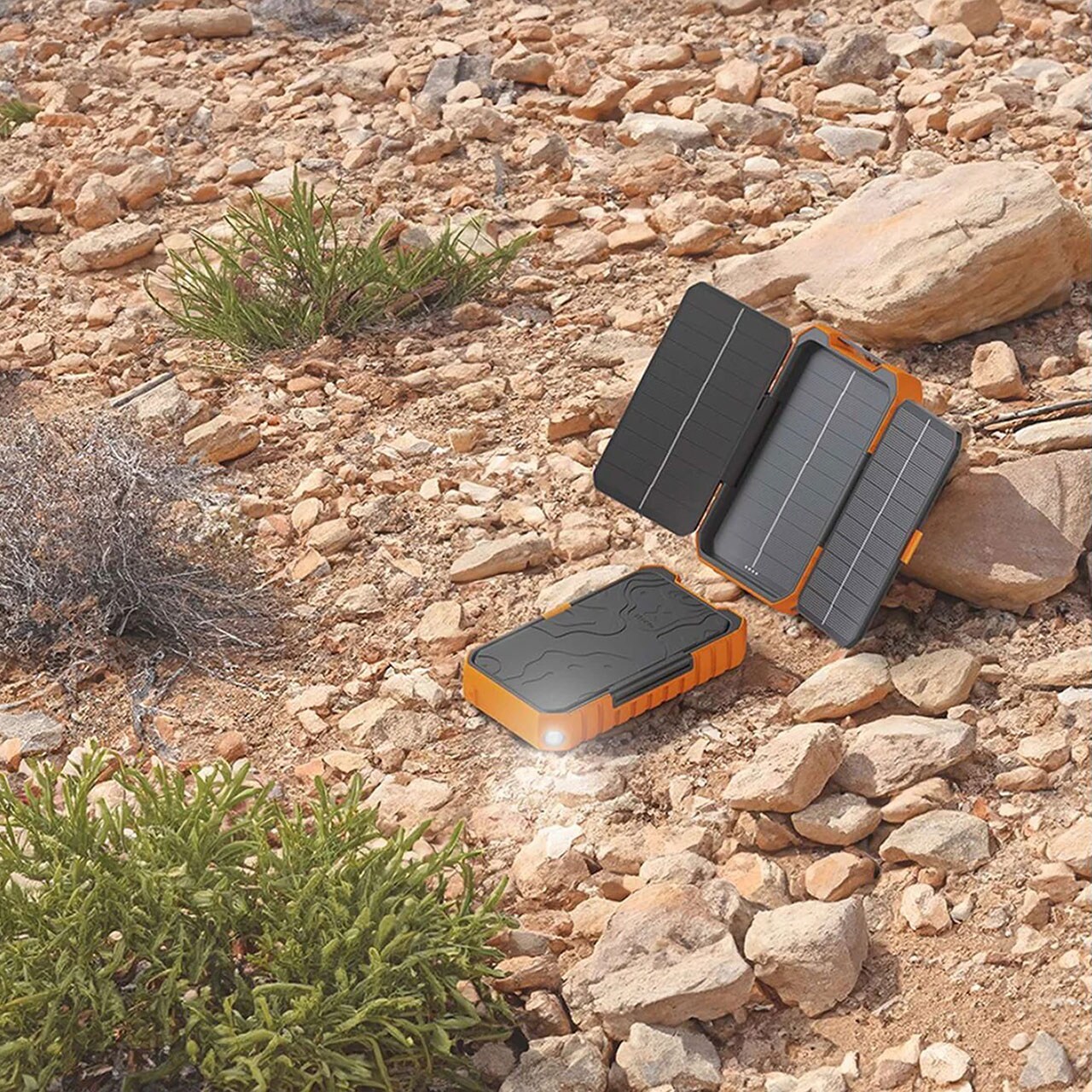 Xtorm - Rugged 10000 mAh 20W Solare Powerbank - Black/Orange