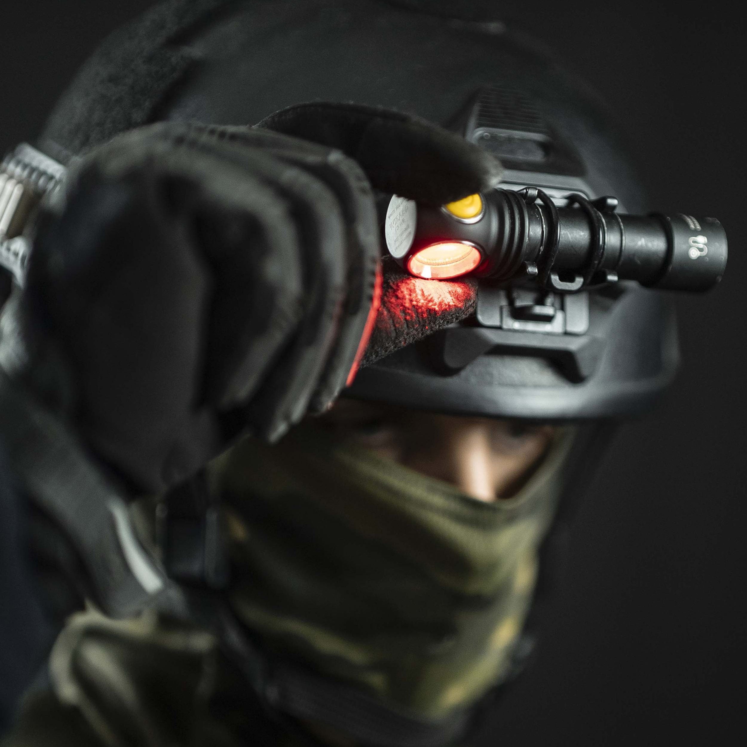 Armytek - AHM-05 Halterung für Helmtaschenlampe