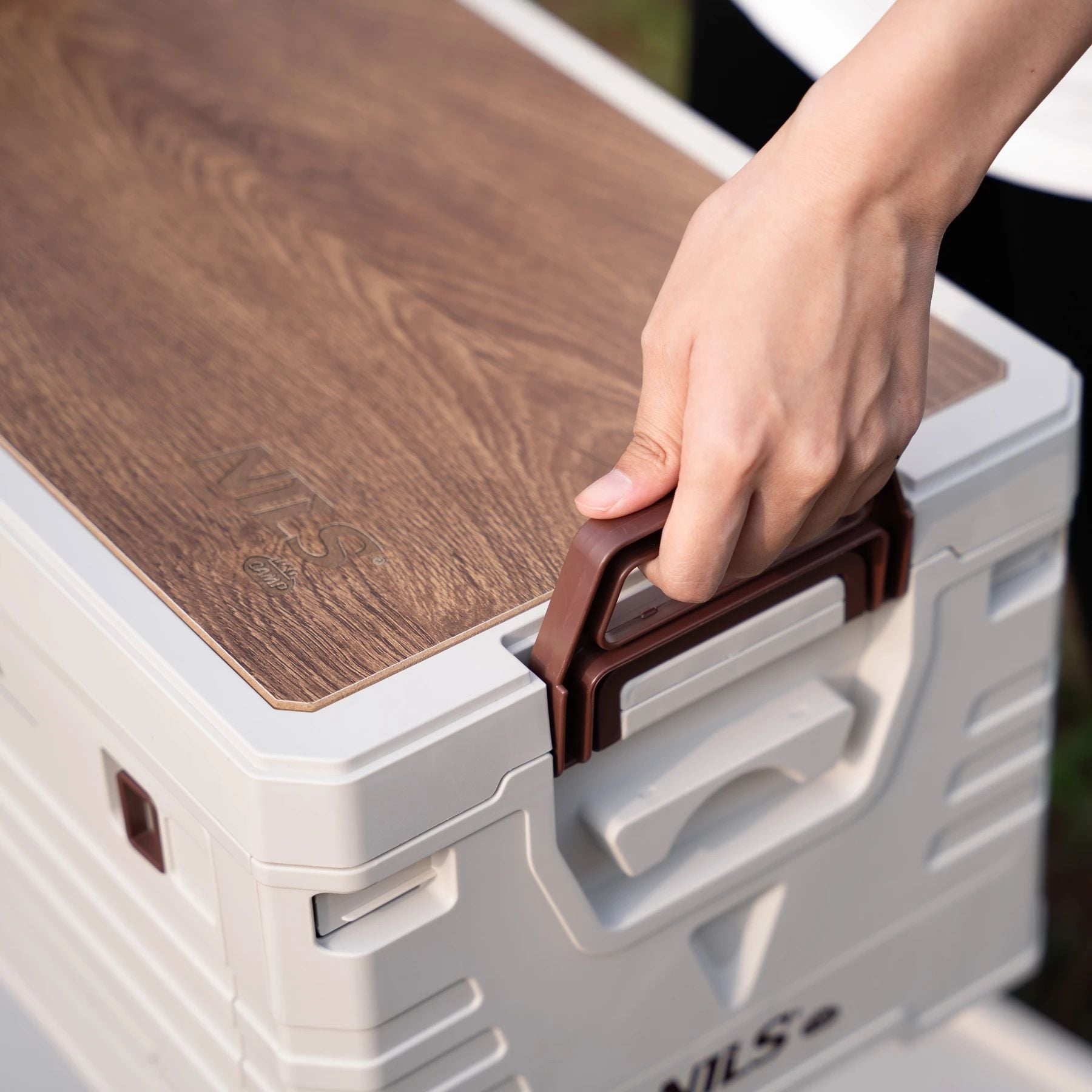 Nils Camp - NCB4002 Transportkiste 32 l mit Holzplatte