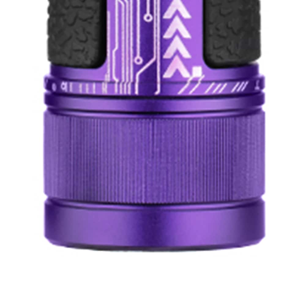 Olight - Seeker 4 Pro Cool White Cyber Violet taktische Taschenlampe - 4600 Lumen