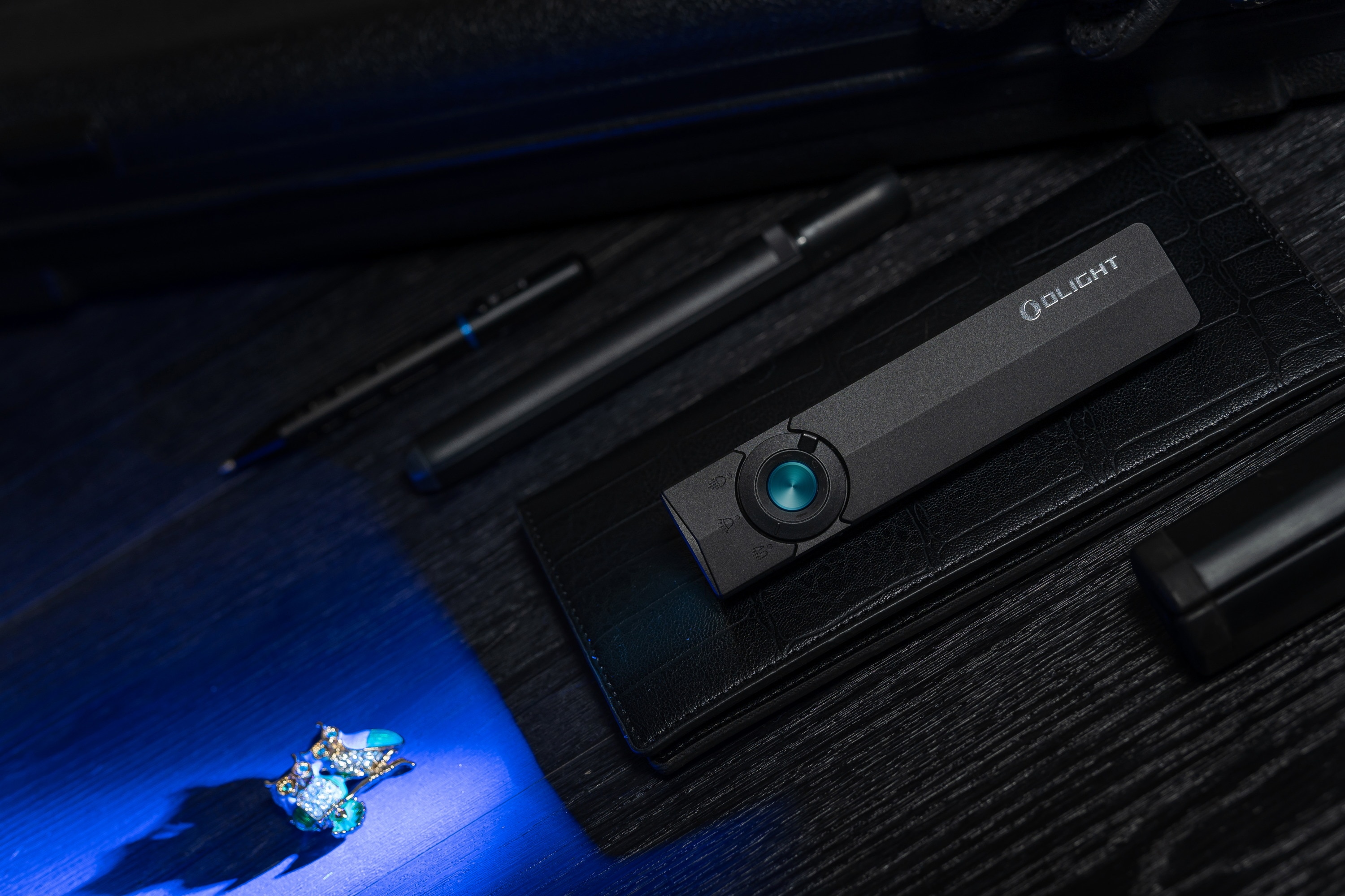 Olight - ArkPro Class 1 Cool White Matte Black Taschenlampe - 1500 Lumen