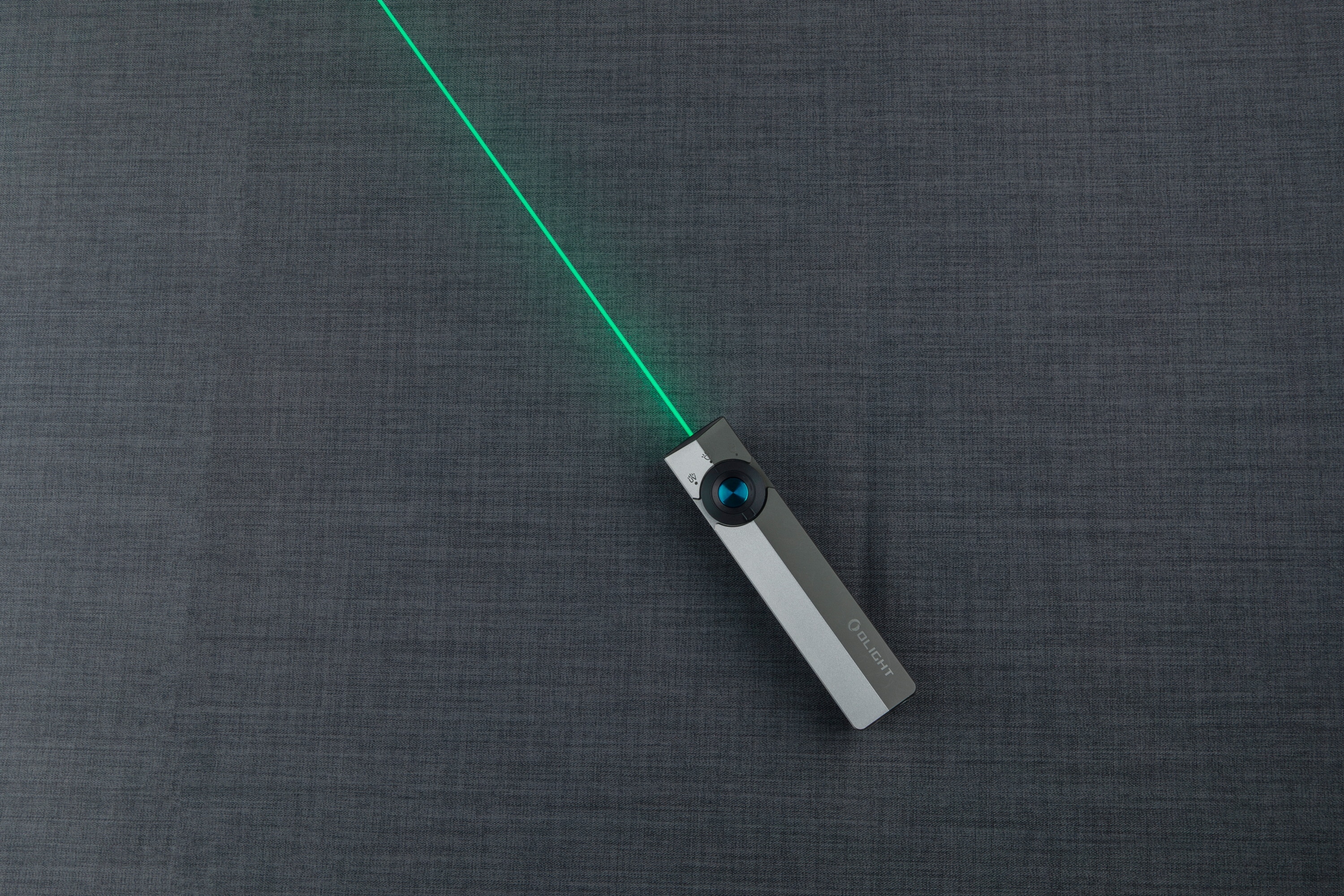 Olight - ArkPro Class 1 Cool White Silver Graphite Taschenlampe - 1500 Lumen