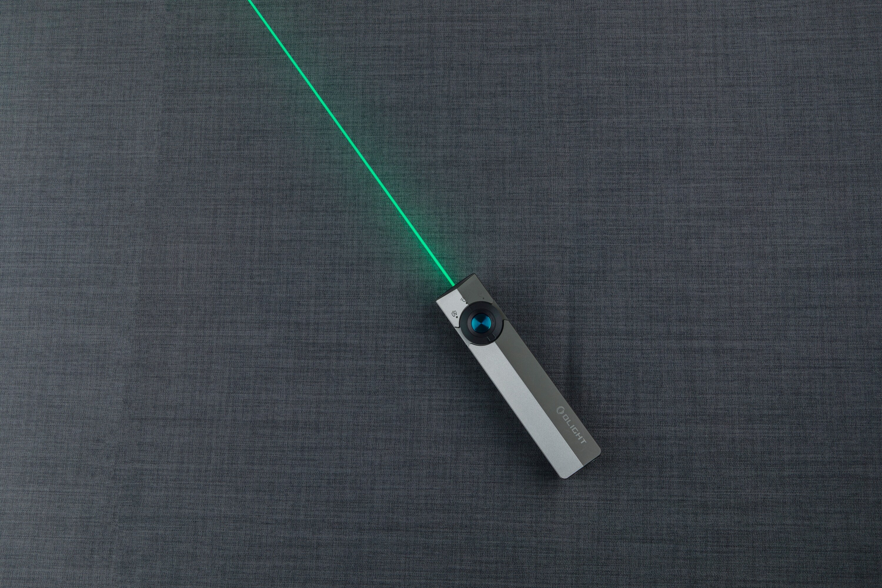 Olight - ArkPro Class 1 Cool White Silver Graphite Taschenlampe - 1500 Lumen