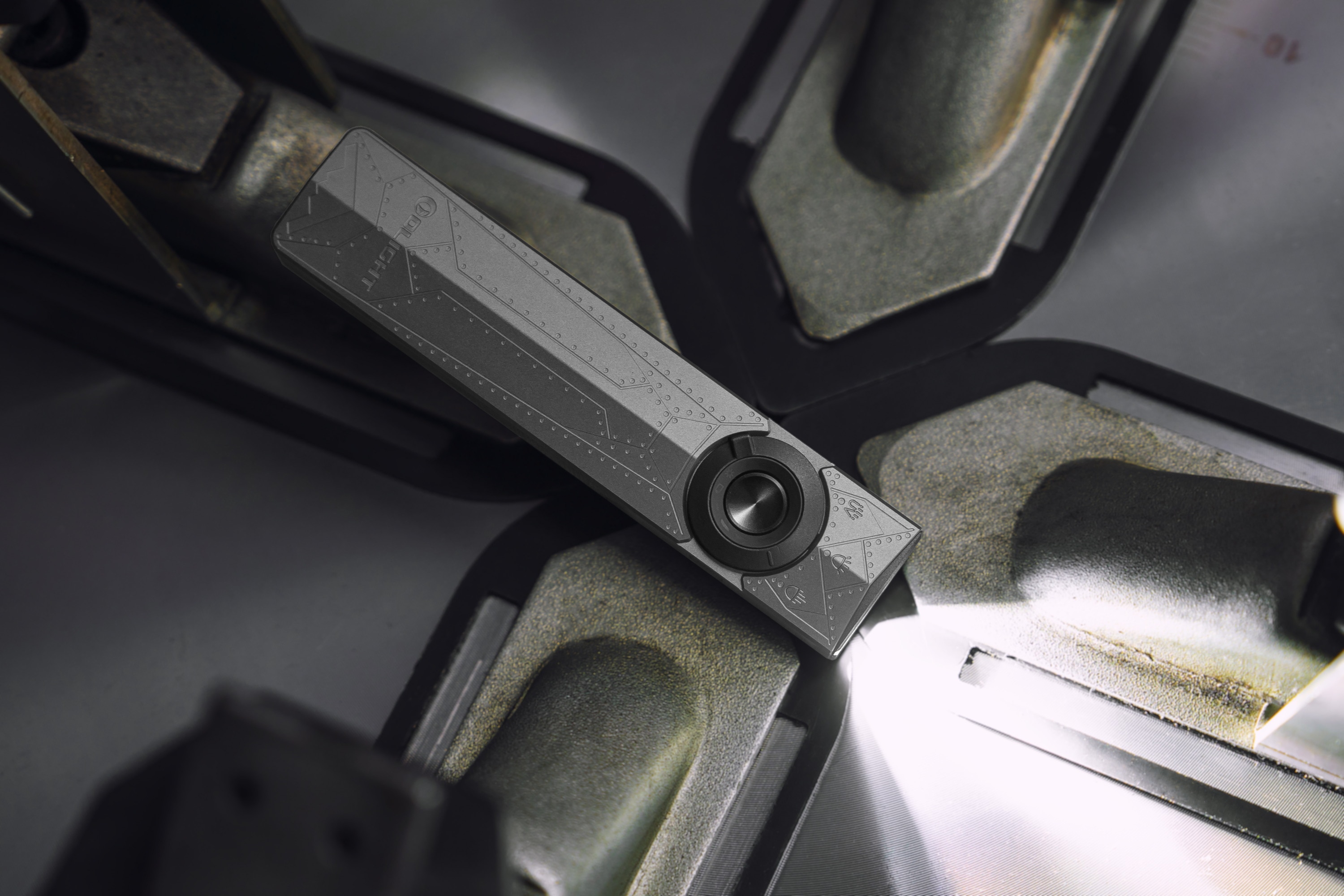 Olight - ArkPro Class 1 Cool White Phantom Squadron Taschenlampe - 1500 Lumen