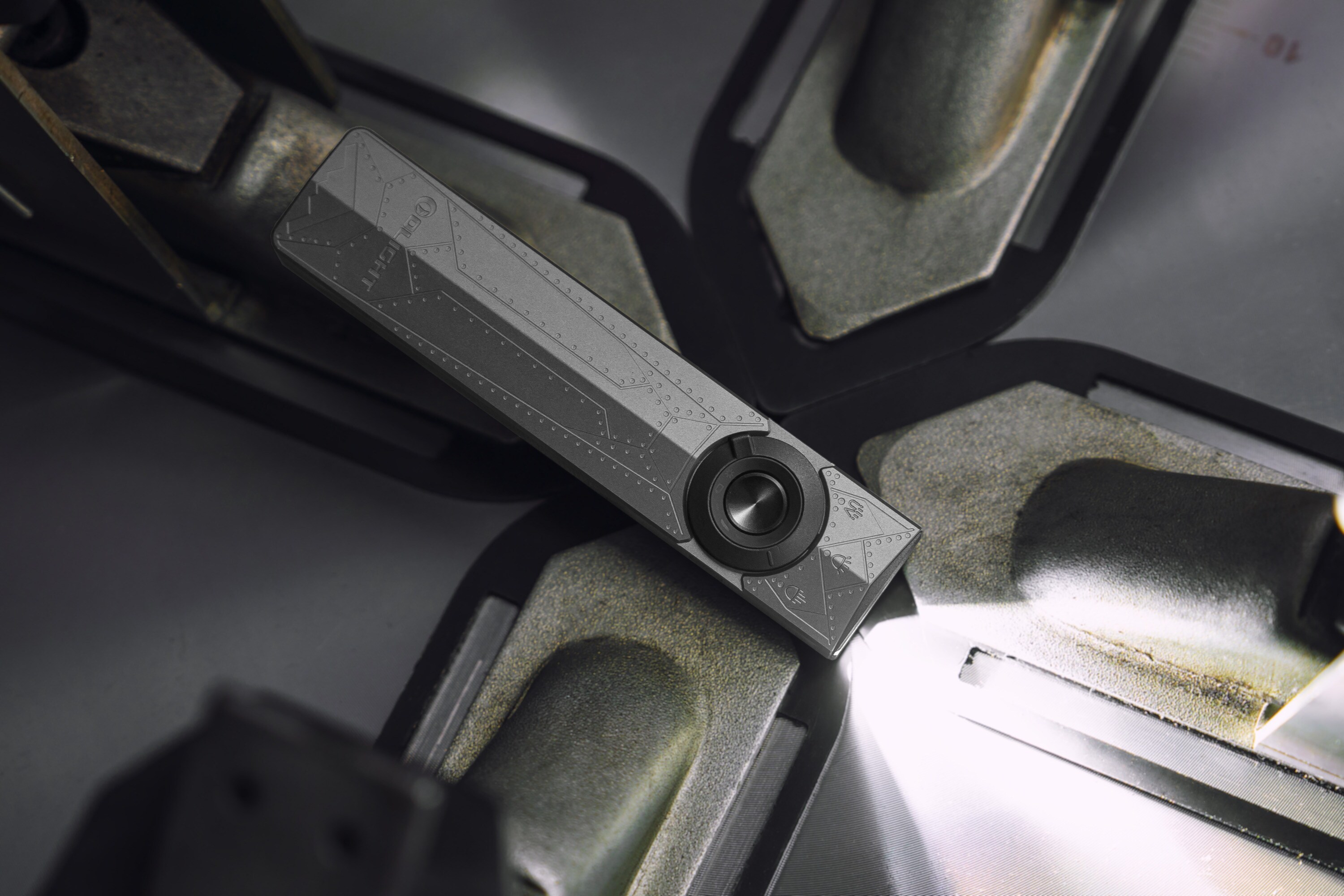 Olight - ArkPro Class 1 Cool White Phantom Squadron Taschenlampe - 1500 Lumen