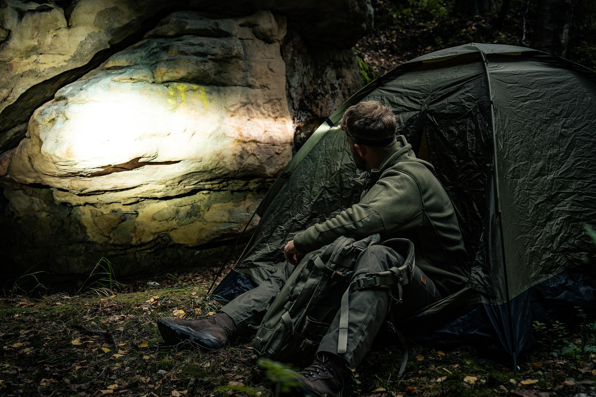 Olight - Perun 3 Mini Cool White Ghost Blaze - Stirn- und Winkeltaschenlampe mit Stirnband - 1250 Lumen