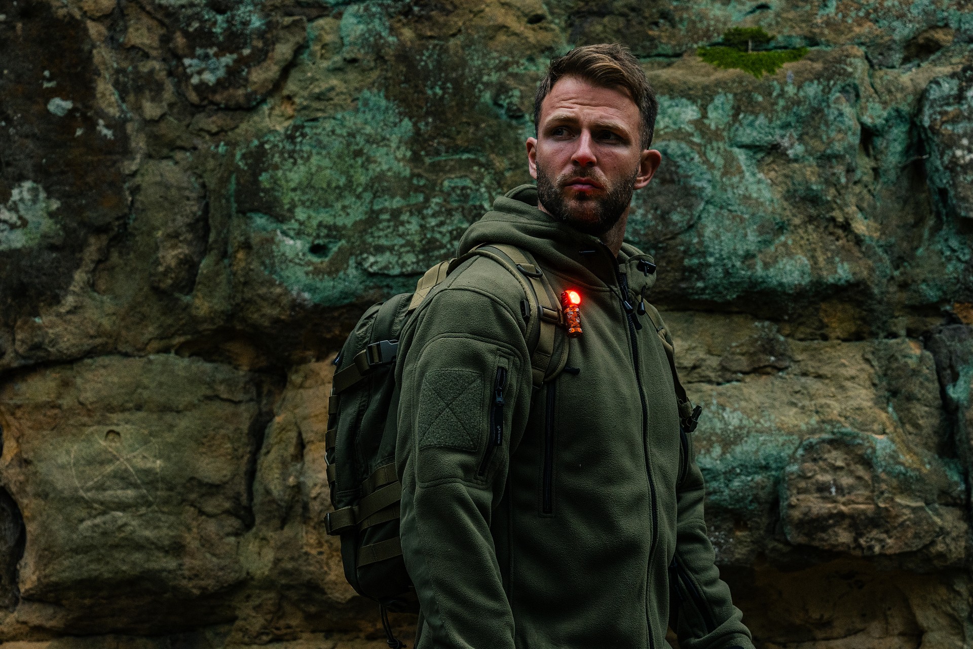 Olight - Perun 3 Mini Cool White Ghost Blaze - Stirn- und Winkeltaschenlampe mit Stirnband - 1250 Lumen