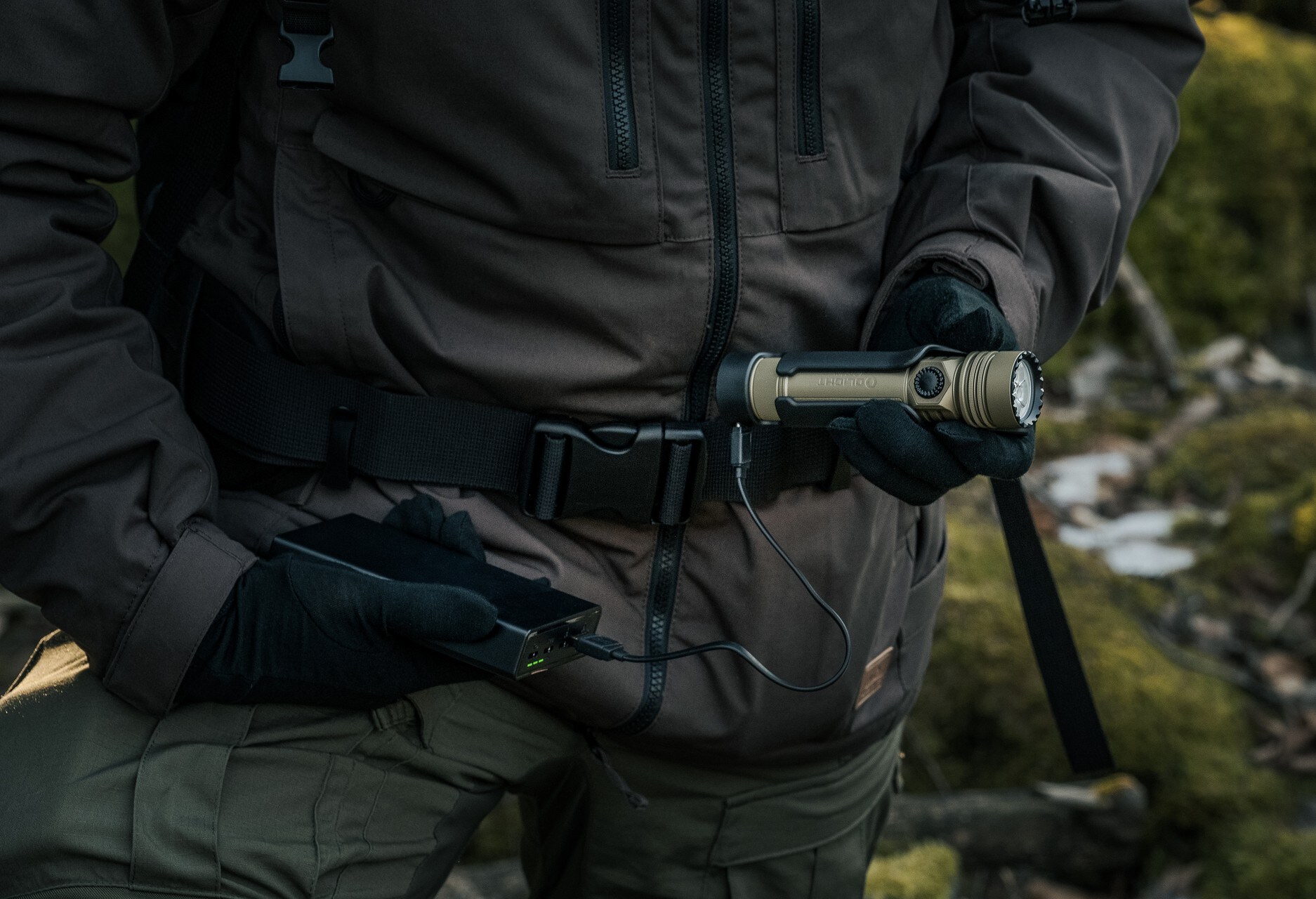 Olight - Seeker Ultra Cool White Olive Green - Taktische Suchlampe - 4800 Lumen