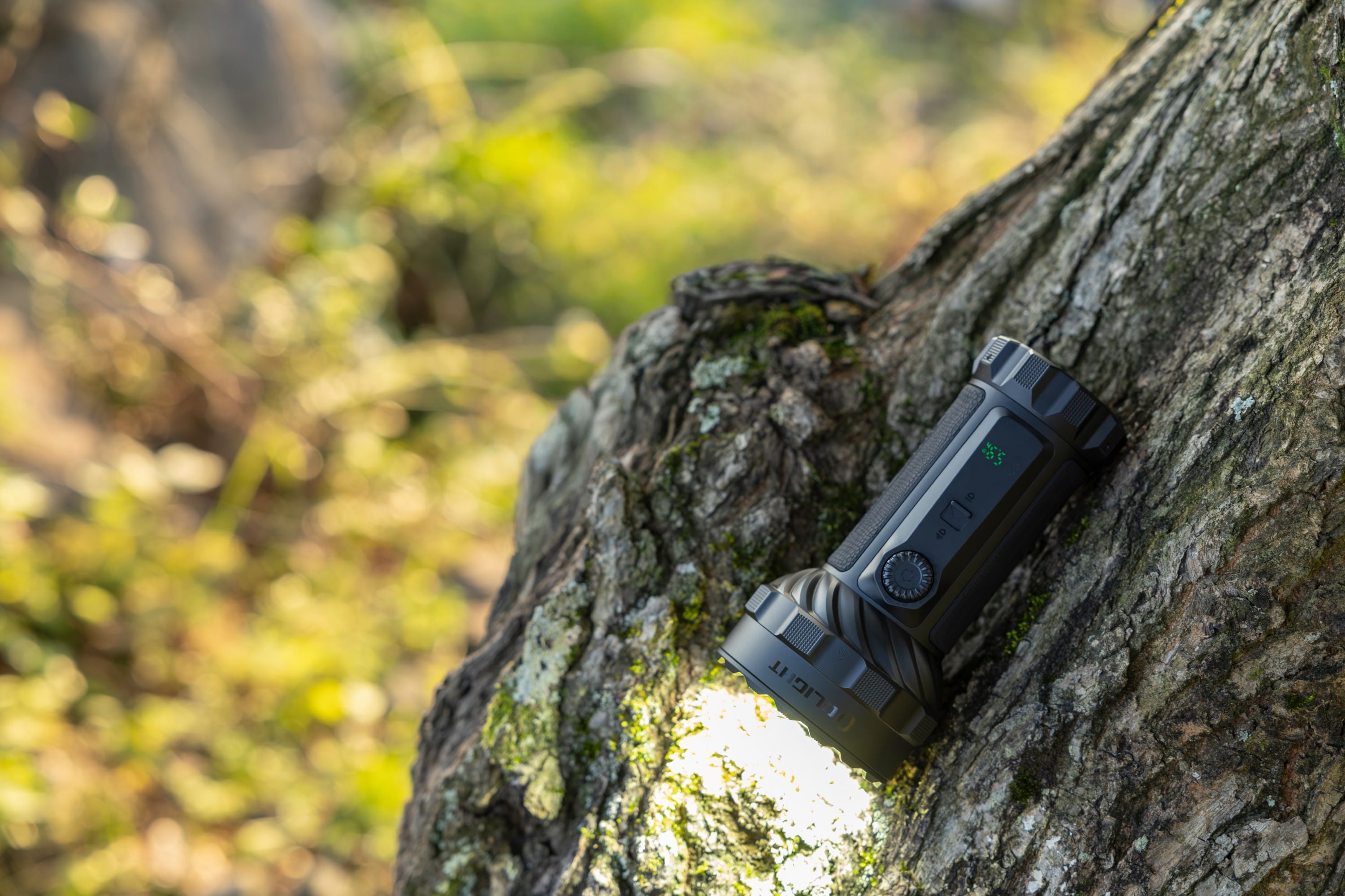Olight - Marauder 3 Cool White Akku-Taschenlampe mit Powerbank-Funktion 25000 Lumen, Reichweite 1050 m - Black