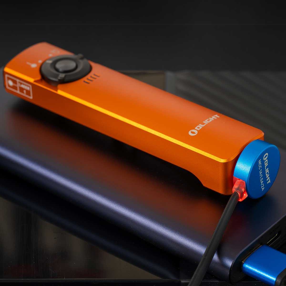 Olight - Arkfeld Cool White - Taschenlampe mit Laserpointer - Orange - 1000 Lumen