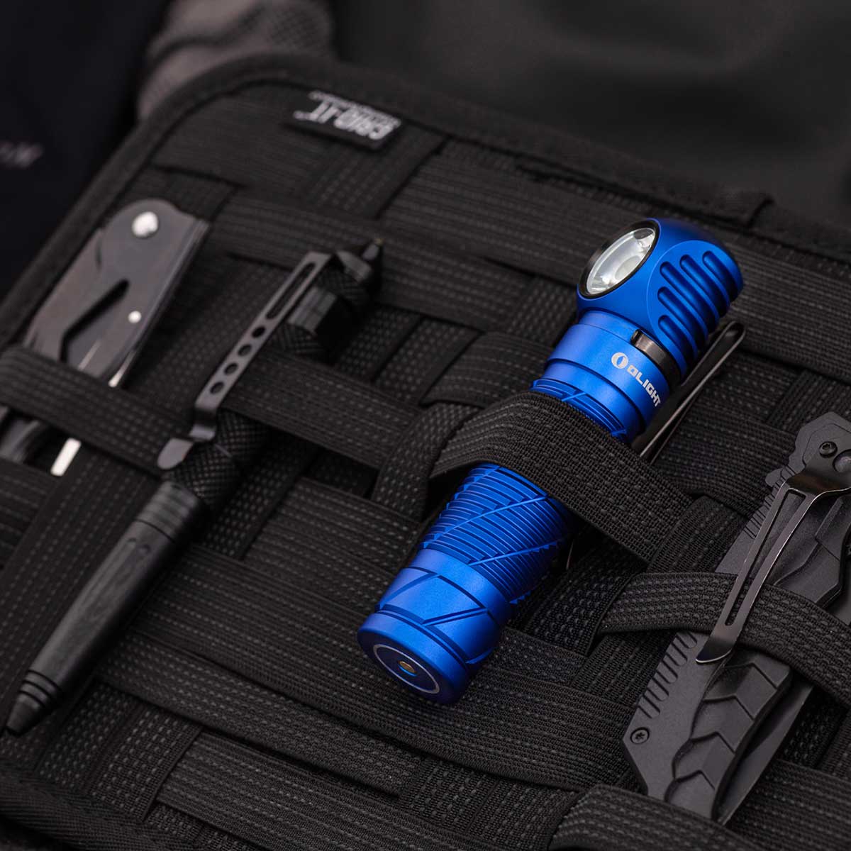 Olight - Perun 2 Cool White Kit - Stirn- und Winkeltaschenlampe mit Kopfband 2500 Lumen - Blue