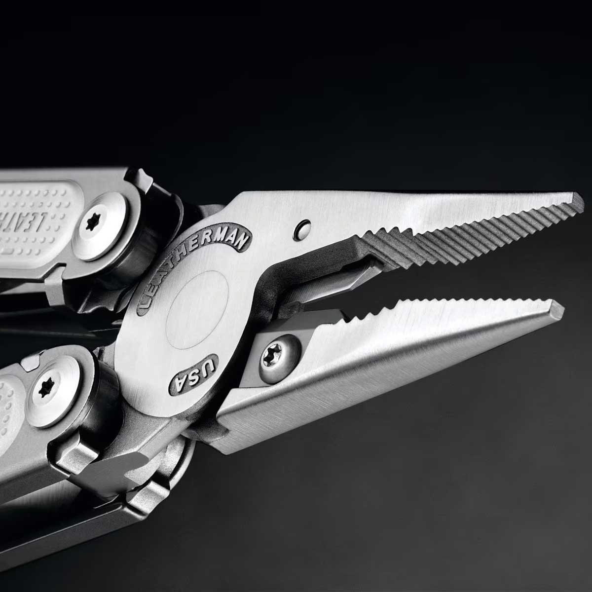 Leatherman Free P2 - Multitool