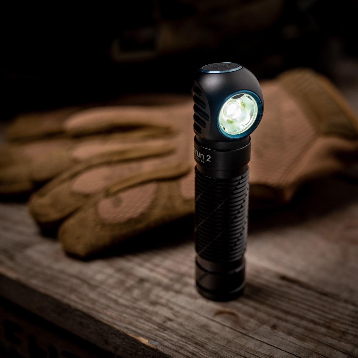 Olight - Perun 2 Cool White Kit Black - Stirn- und Winkeltaschenlampe mit Stirnband - 2500 Lumen