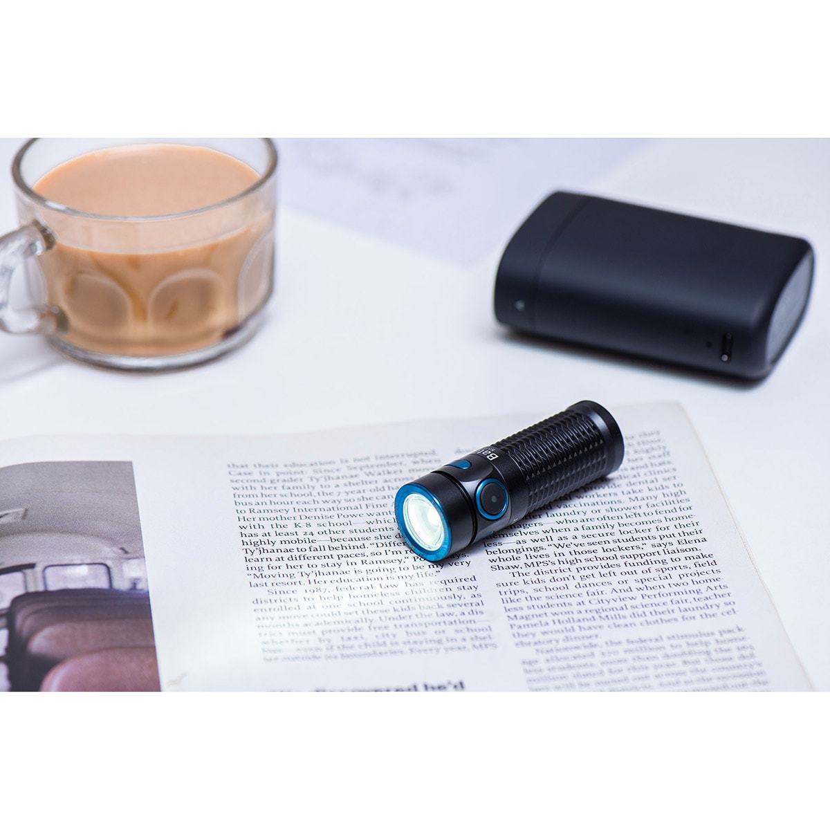 Olight - Baton 3 Premium Edition Black - Wiederaufladbare Taschenlampe mit kabellosem Ladegehäuse - 1200 Lumen