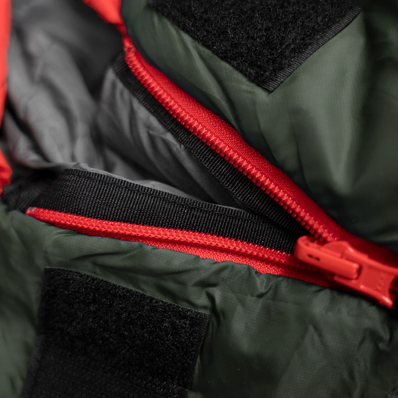 Alpinus Primalight 1000 Olive Sleeping Bag - Left