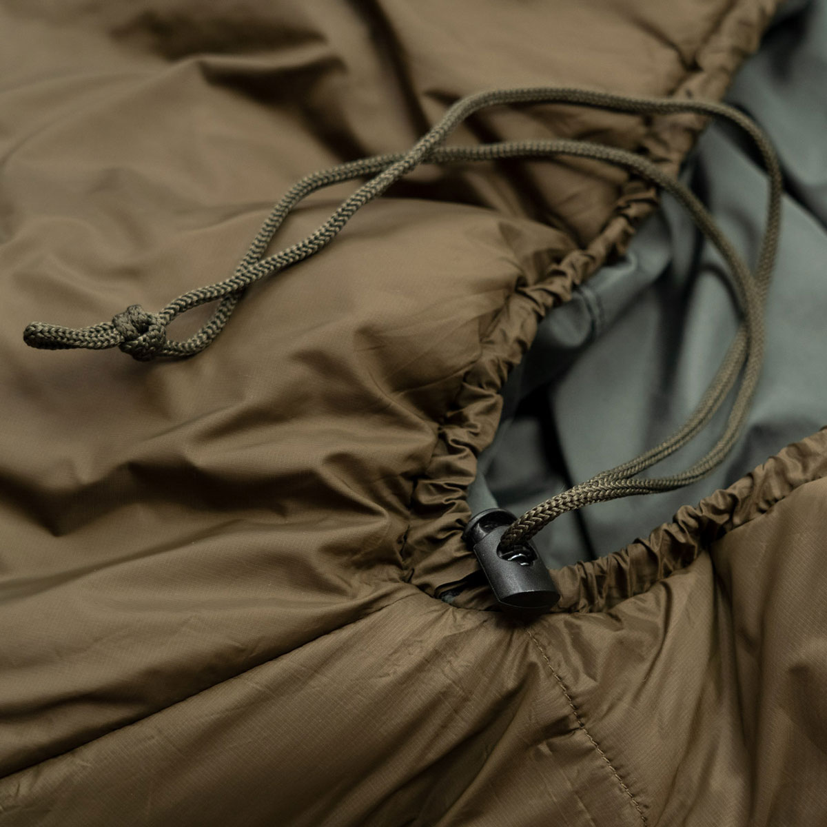 Alpinus Survival 1300 Sleeping Bag left - Khaki