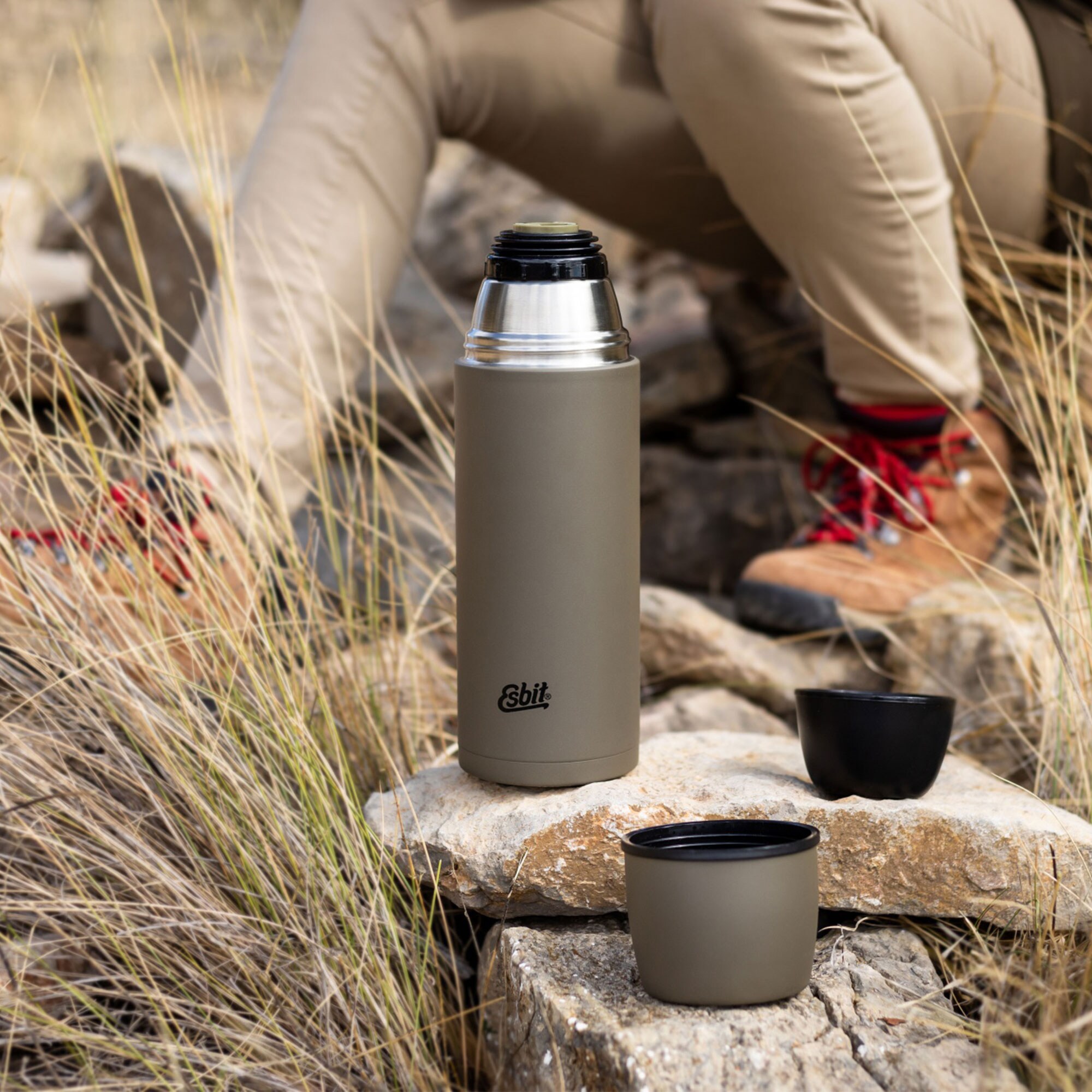 Esbit Vacuum Flask 0.5 l - Olive Green