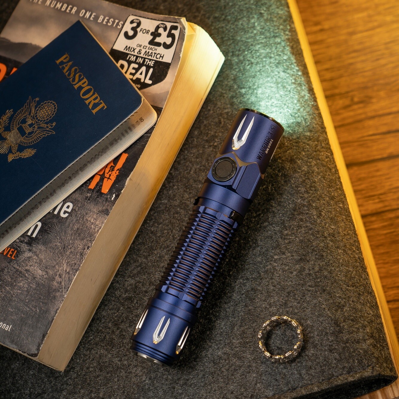 Olight Warrior 3S Regal Blue flashlight - 2300 lumens