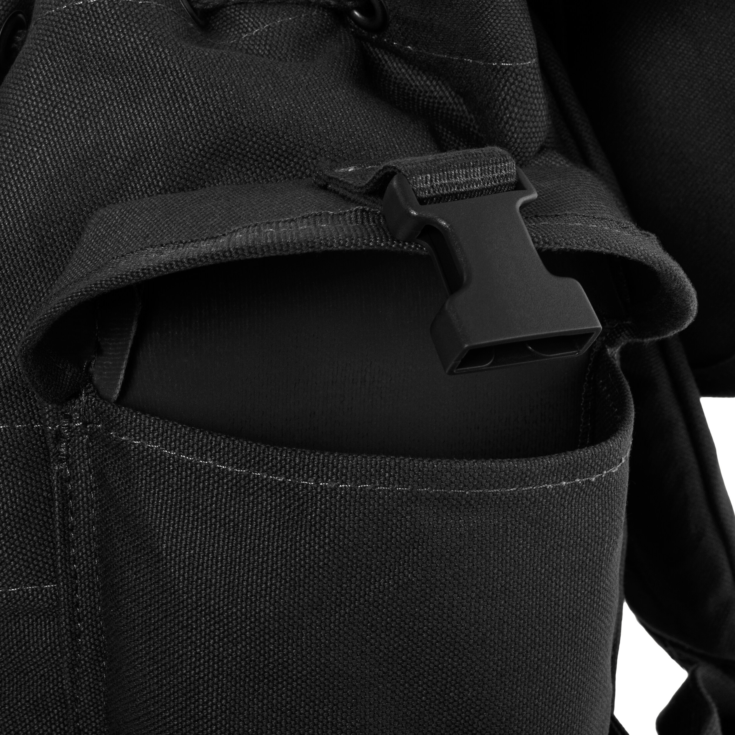 放り込んで出発！German military large backpack 黒