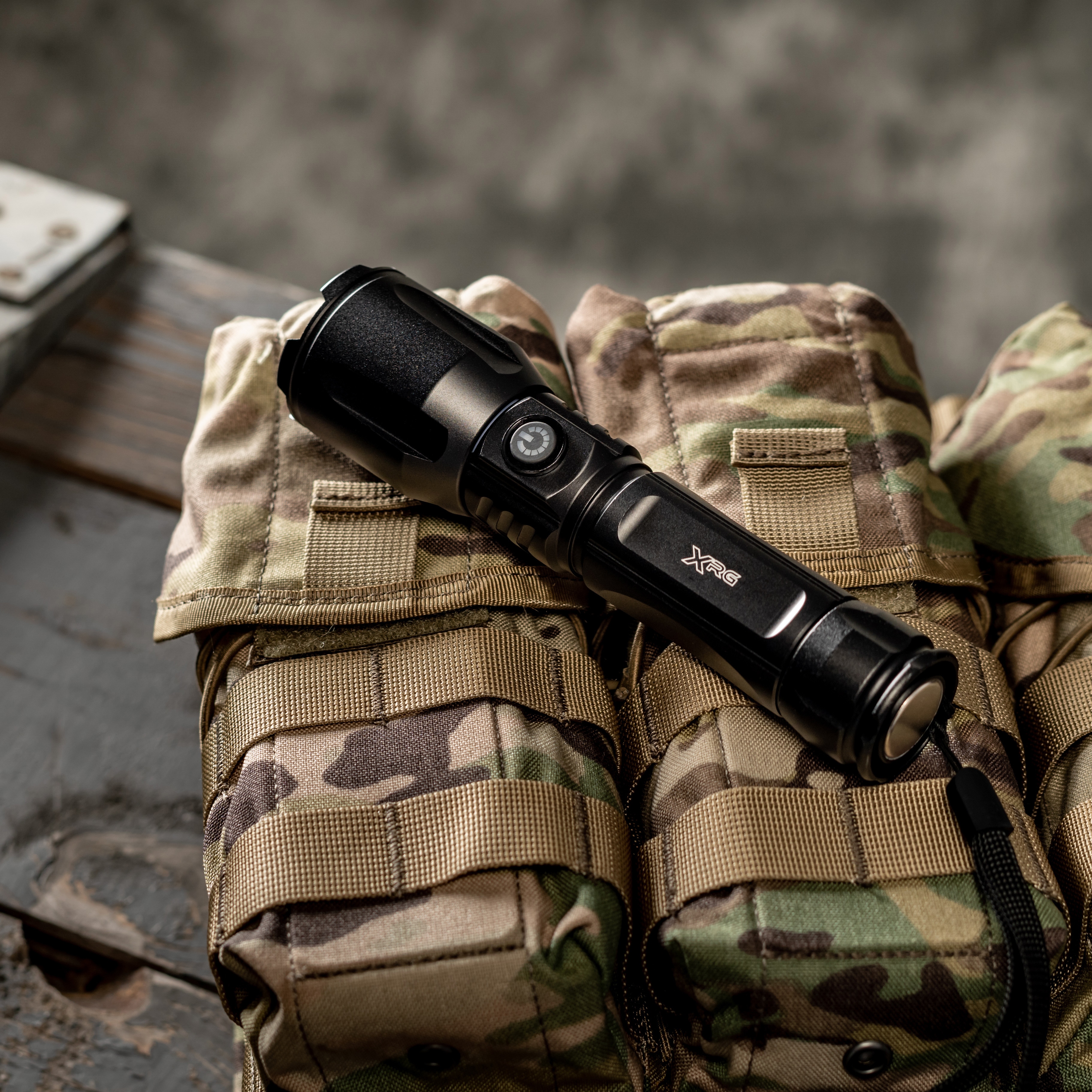 XRG M1500 Zoom Rechargeable Torch - 1800 lumens