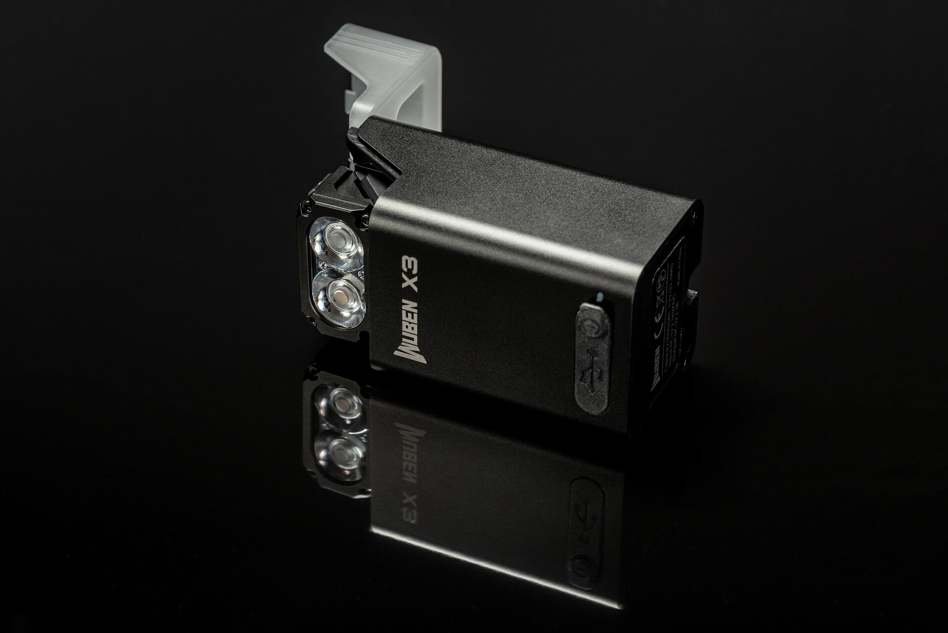 Wuben X3 Pro Black Torch + Aluminum Charging Box - 700 lumens