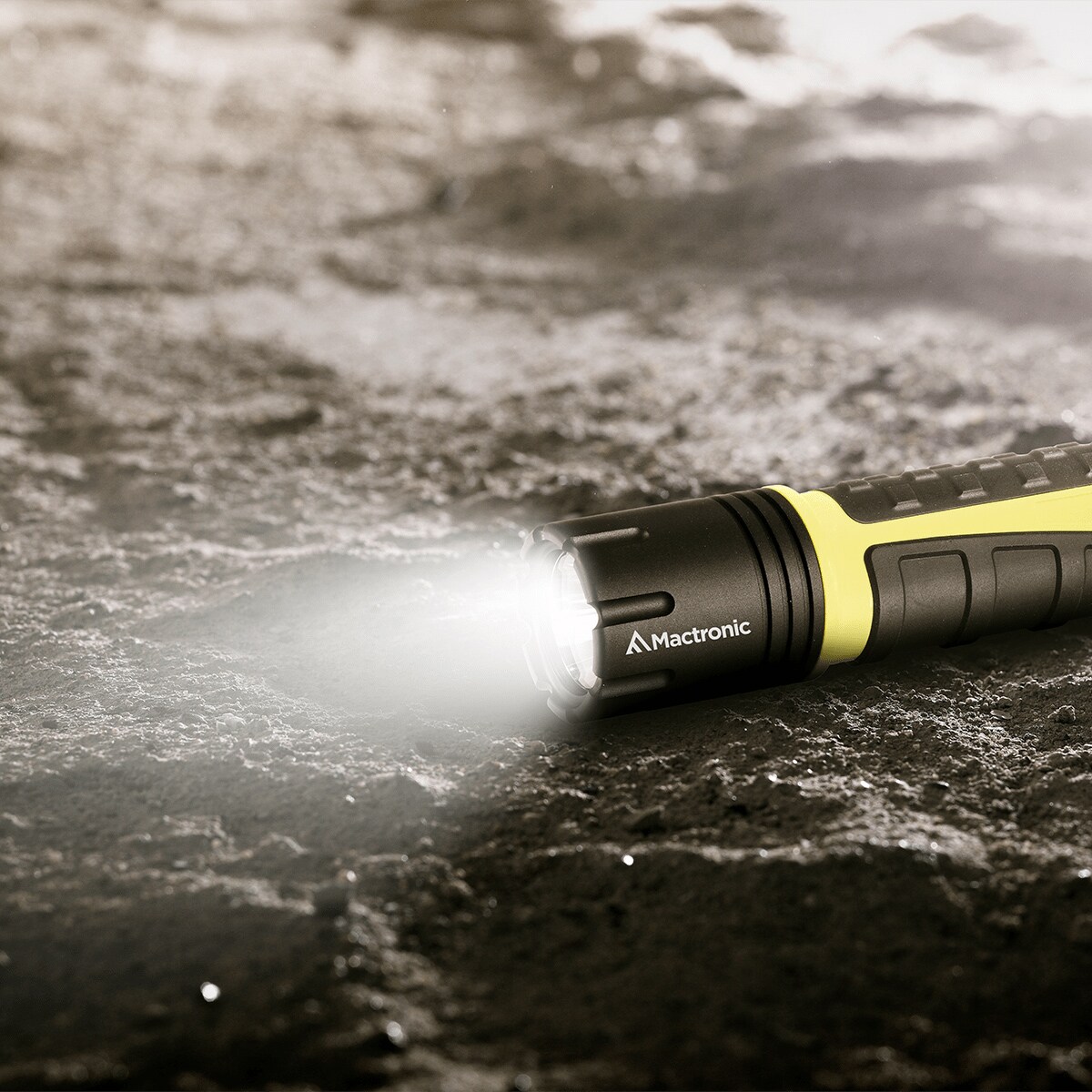 Mactronic Dura Light rechargeable torch - 920 lumens