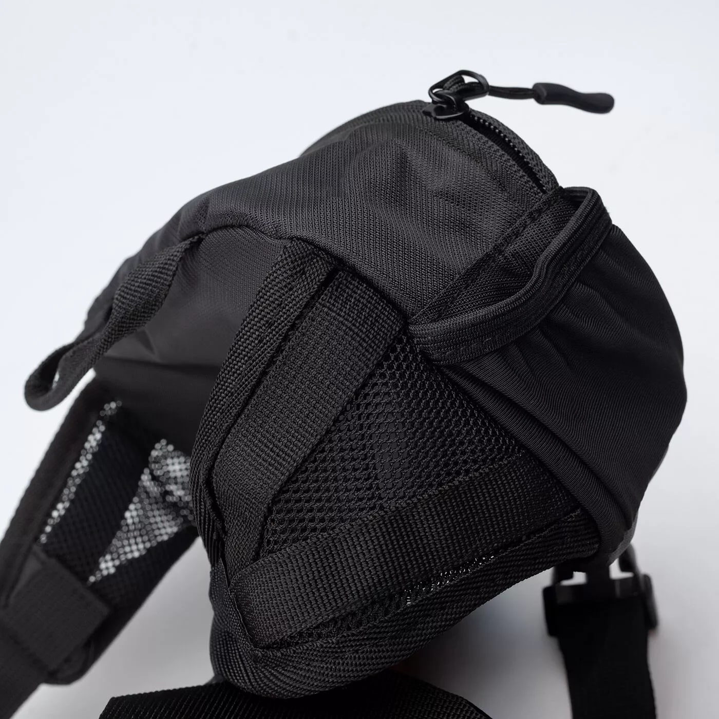 Elbrus Parcel Hip Bag - Black