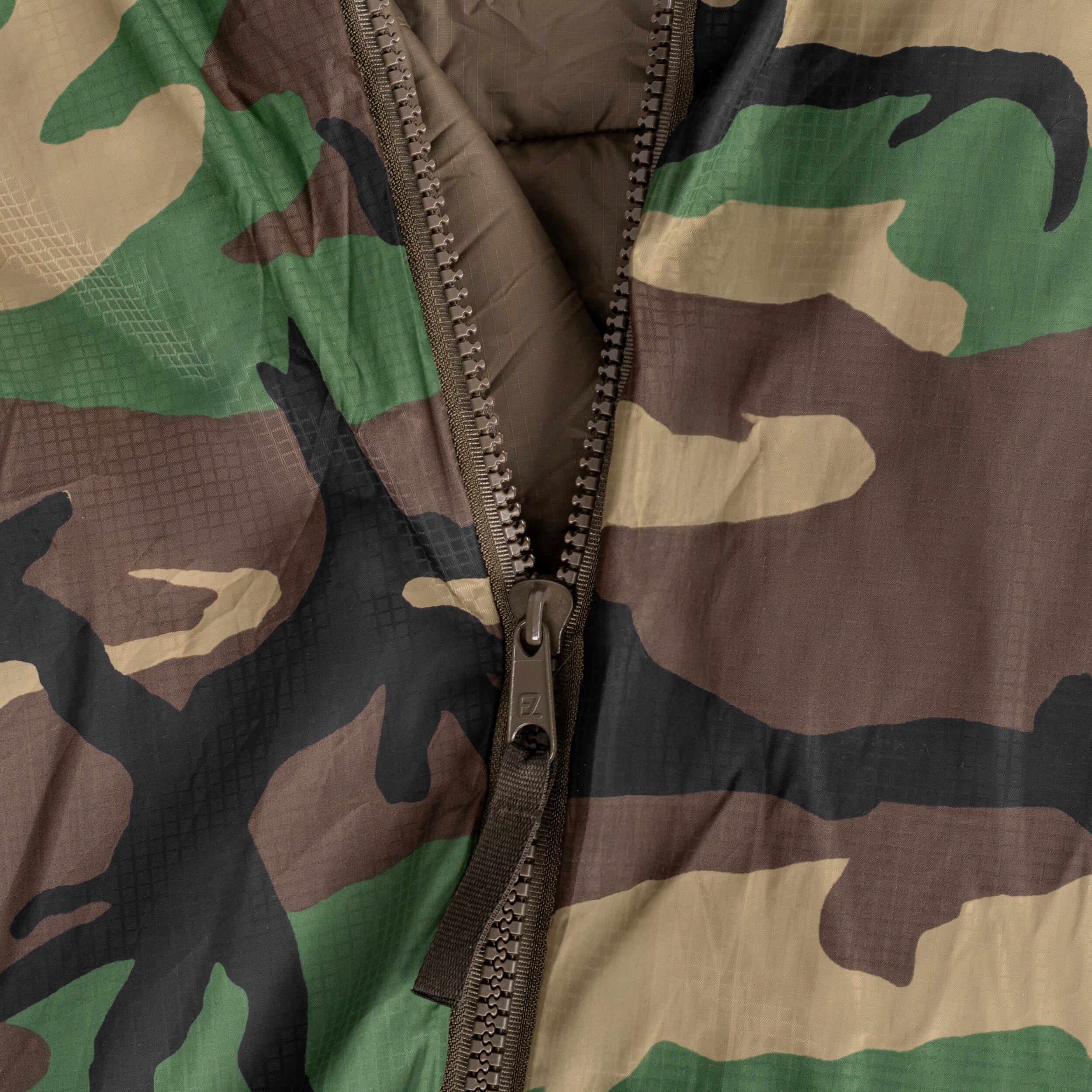 Carinthia Tropen Medium Sleeping Bag Woodland - Left