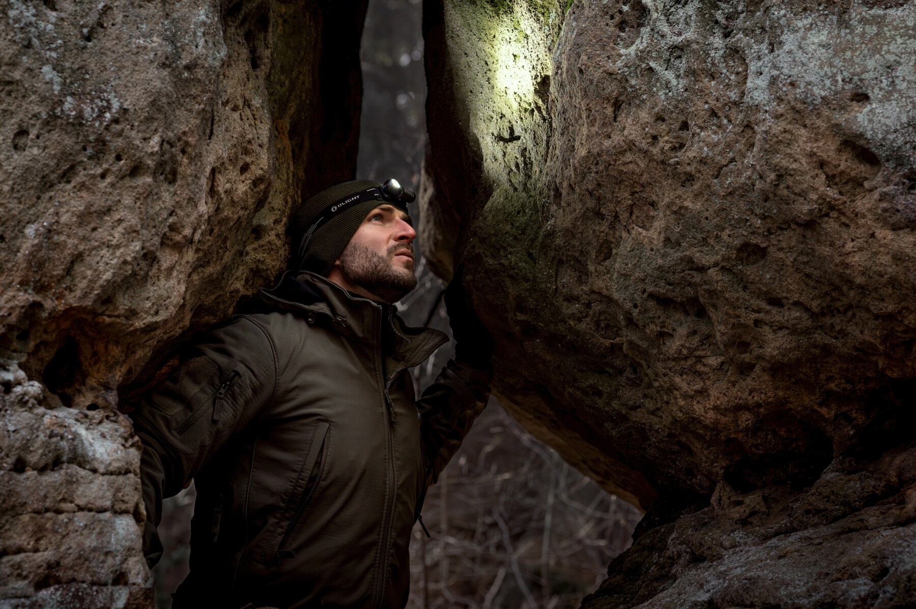 Olight Perun 3 Mini HCRI Neutral White Black Head Torch and Angled Torch with Headband - 920 lumens