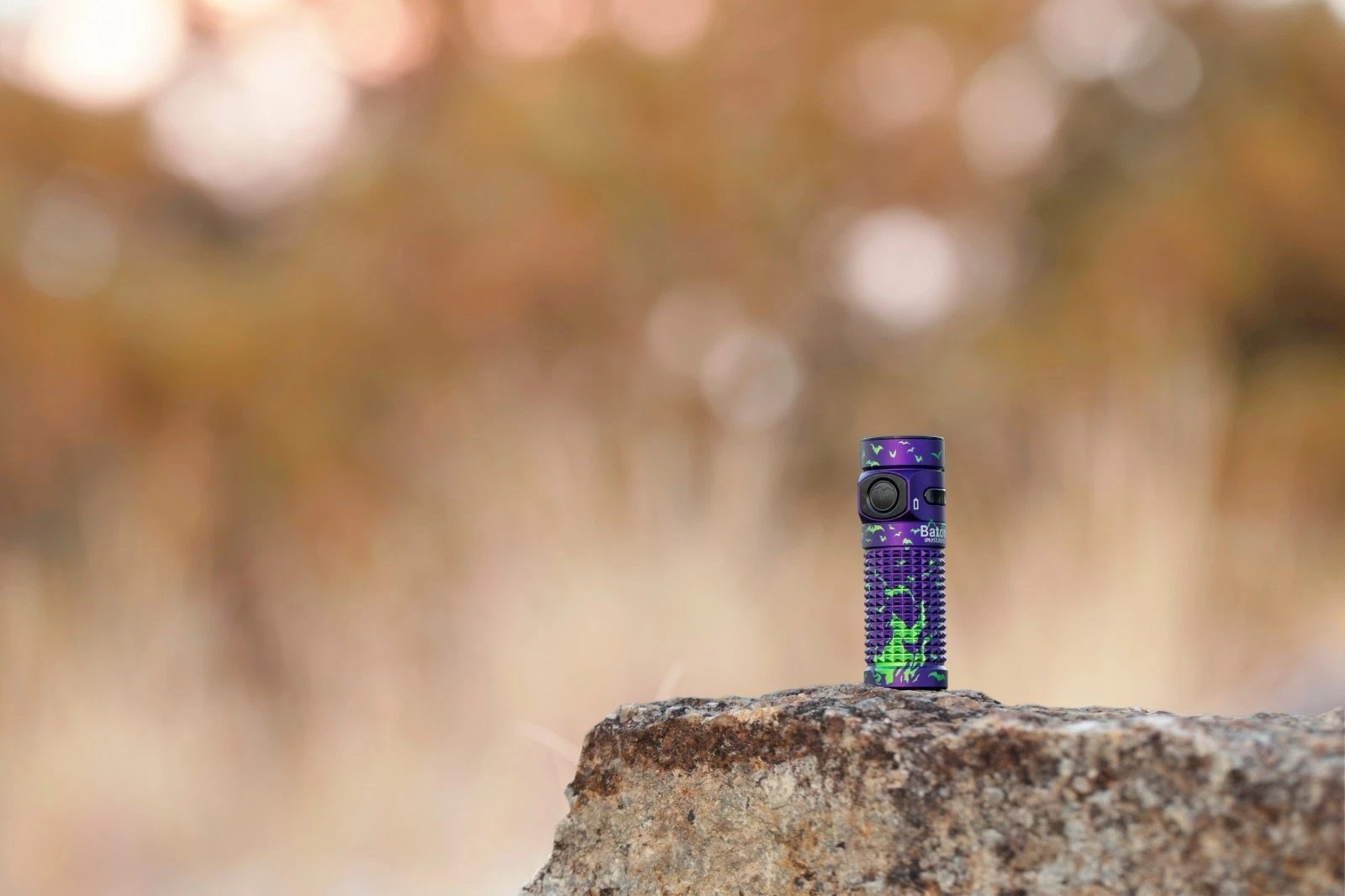 Olight Baton 4 Premium Edition Nocturnal Sentin Flashlight with wireless charging case - 1300 lumens