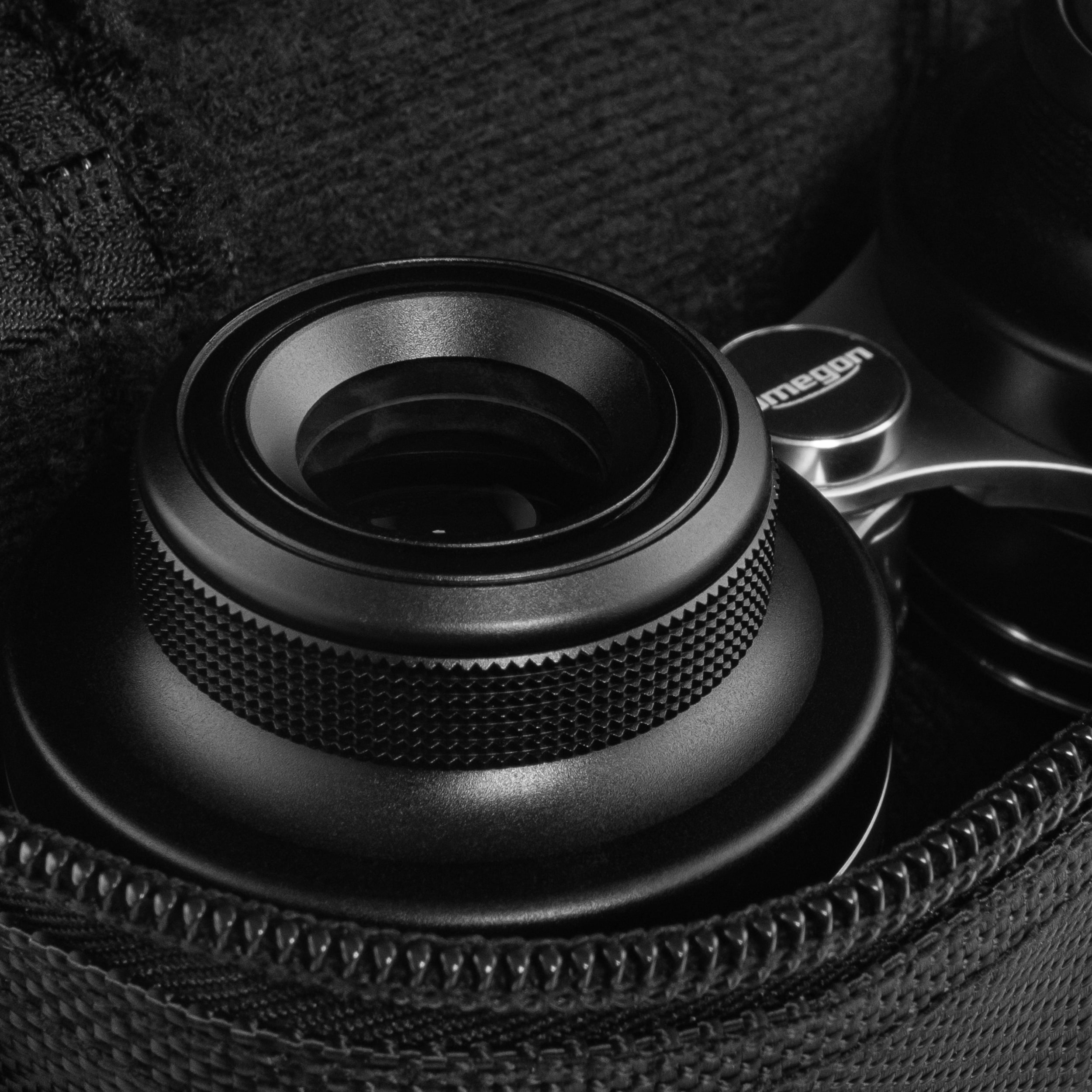 Omegon 2.1x42 Binoculars