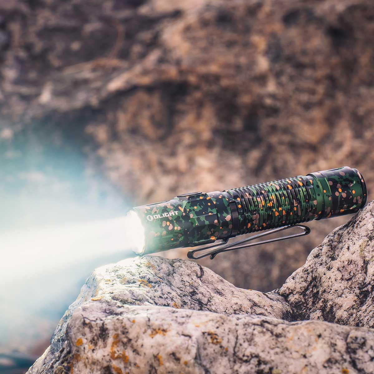 Olight Warrior 3S Camouflage flashlight - 2300 lumens