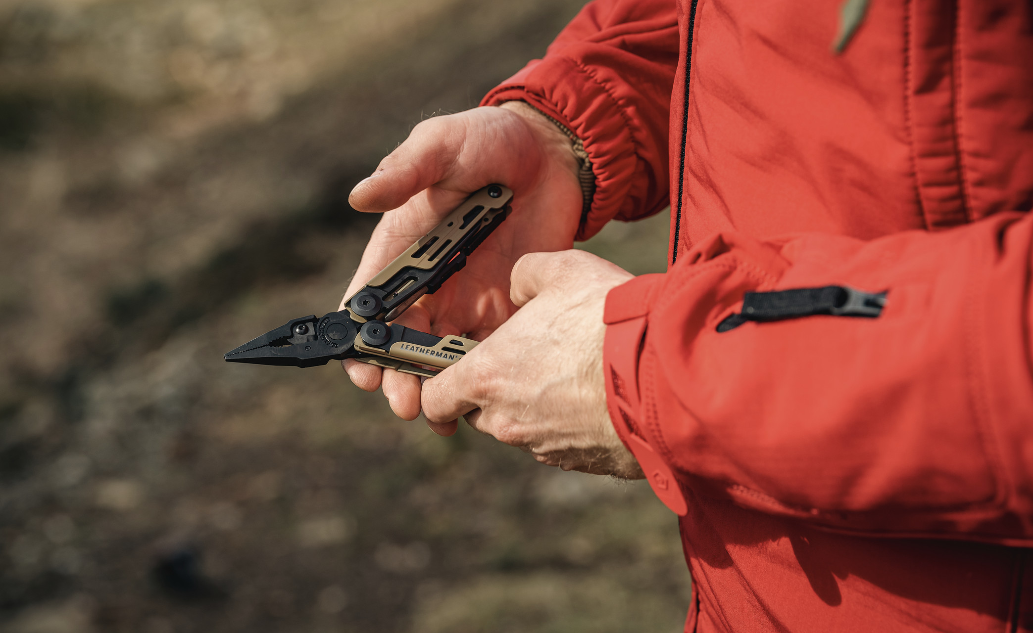 Leatherman Signal Coyote Multitool - limited edition