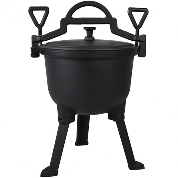 Cast Iron cauldron Kawmet 4 l over fireplace