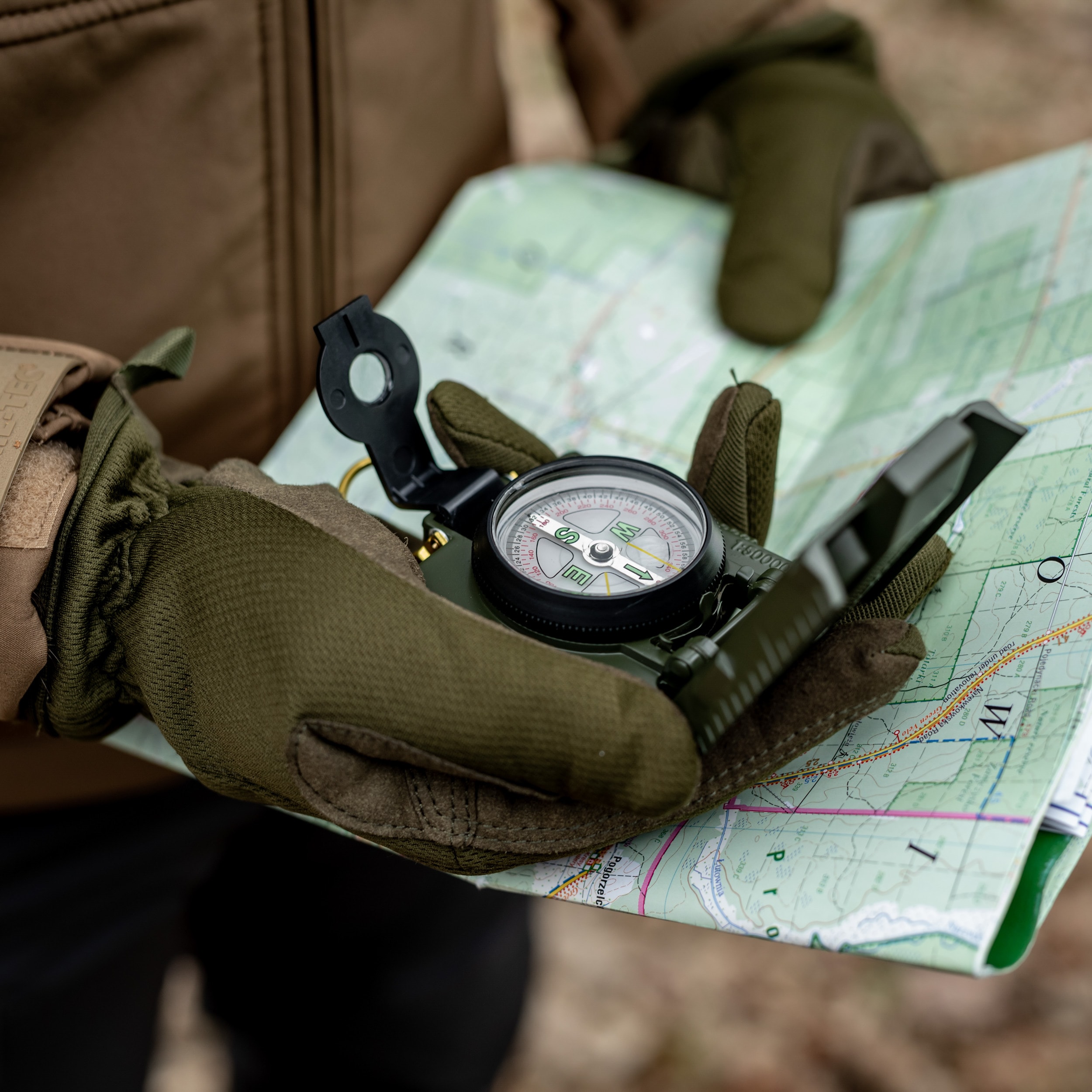 Mil-Tec US Metal prismatic compass with illumination - Olive