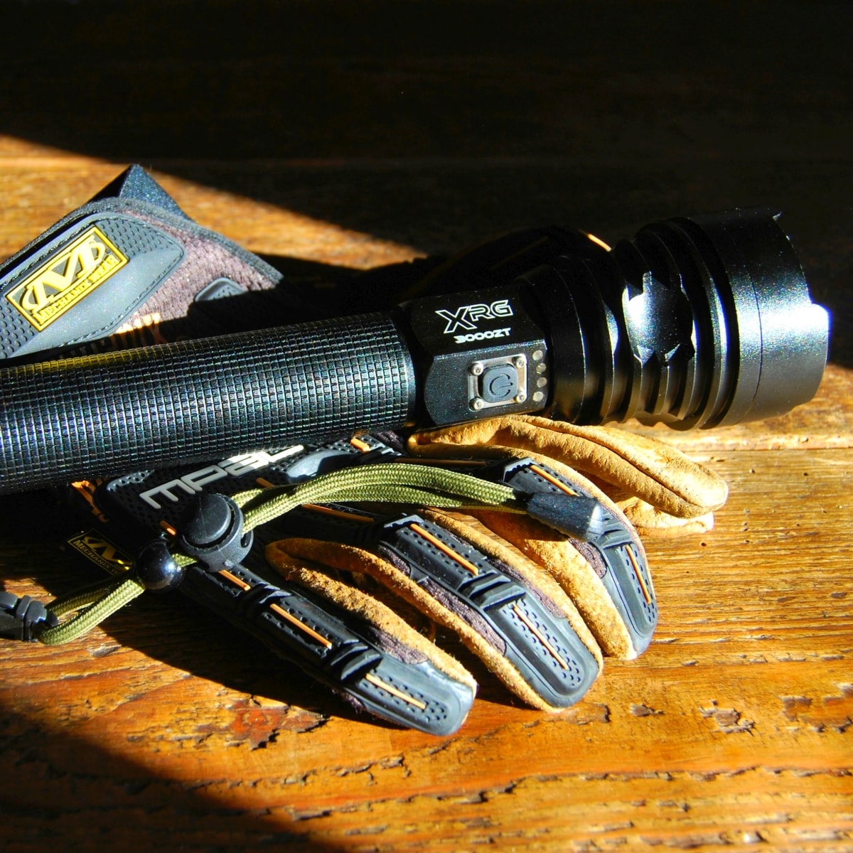 XRG 3000 Zoom Thrower Rechargeable Flashlight - 3000 lumens