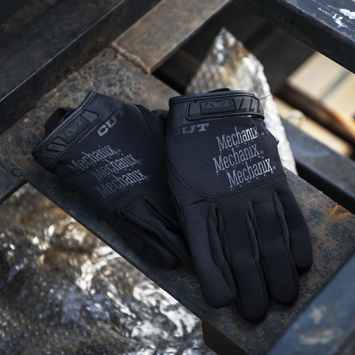 Mechanix Wear Pursuit D5 Black anti-scratch gloves