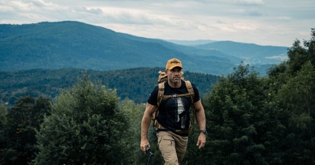 Mountain Hiking Safety: Essential Tips for Gear, Winter & Family Hikes