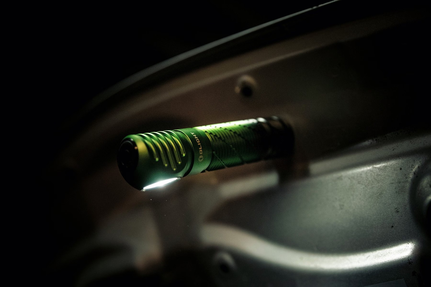 Flashlight on car body