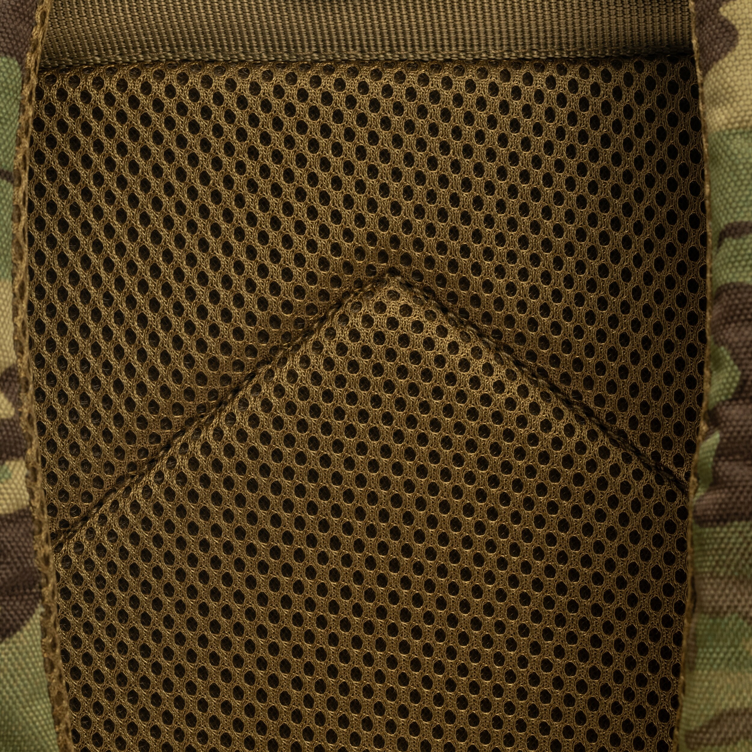 Mil-Tec Assault Pack Large Reppu 36 l - Arid MC Camo