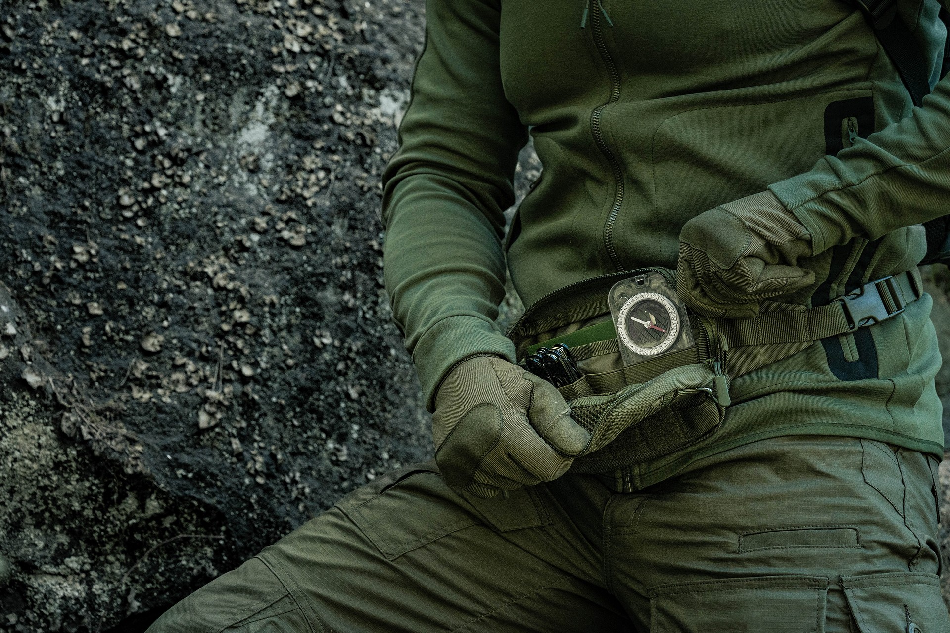 Badger Outdoor Kompassi viivaimella