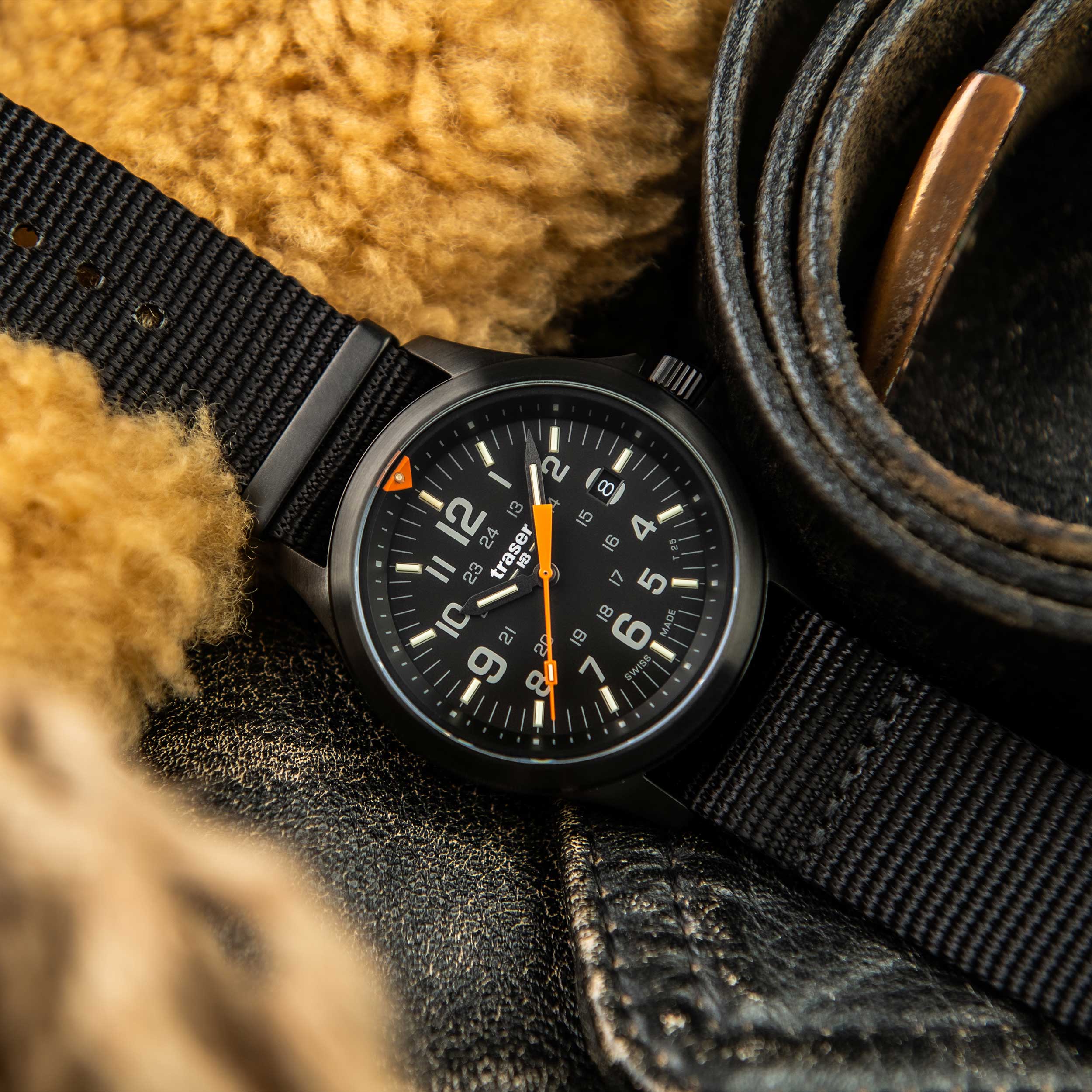 Traser P67 Officer Pro TS - Black rannekello