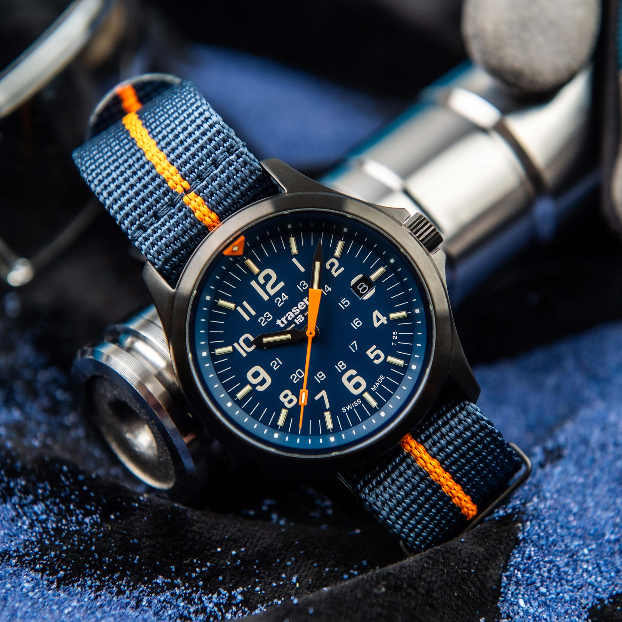 Traser P67 Officer Pro TS - Blue/Orange Rannekello
