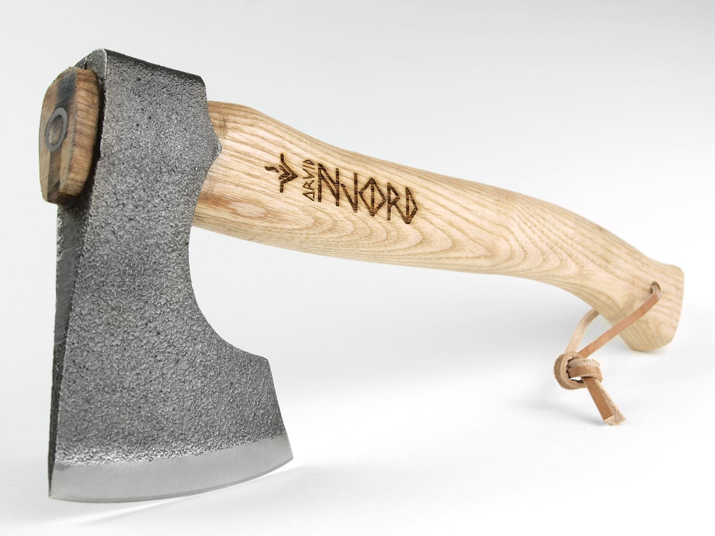 Njord Arvid Medium Kirves
