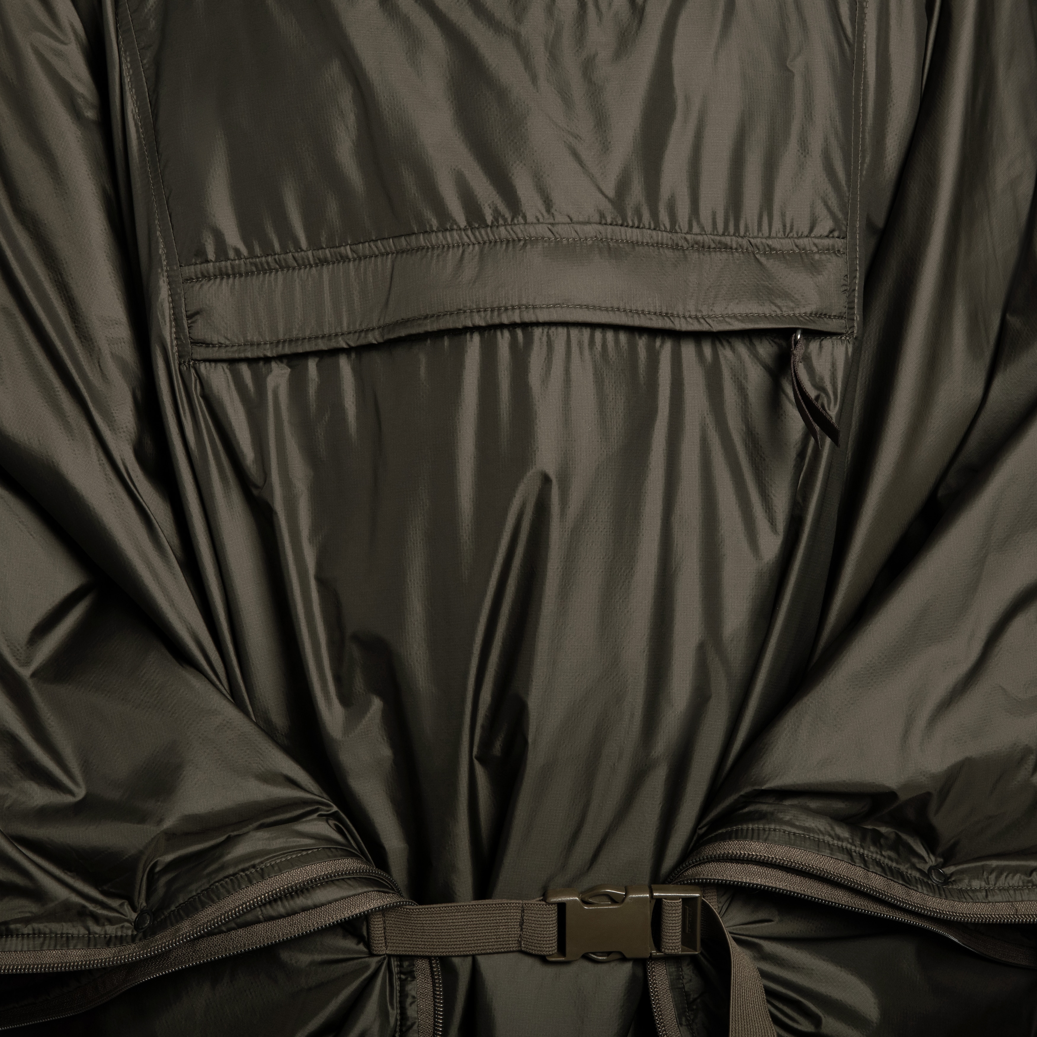 Carinthia CPS Poncho makuupussitoiminnolla - Olive