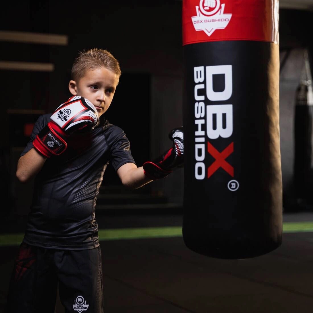 DBX Bushido ARB-407v2 Lasten Nyrkkeilyhanskat 6 oz - Black/Red