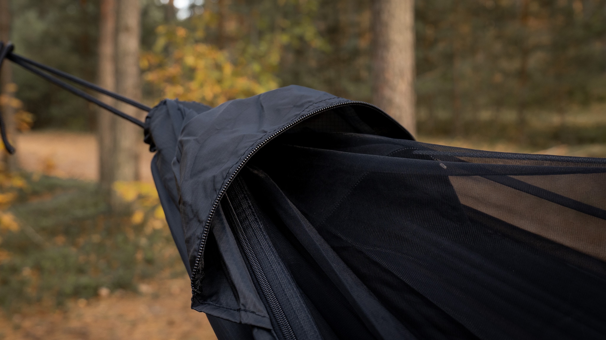 TigerWood Ważka V2 Long Pocket Black ultrakevyt riippumatto - hyttysverkolla